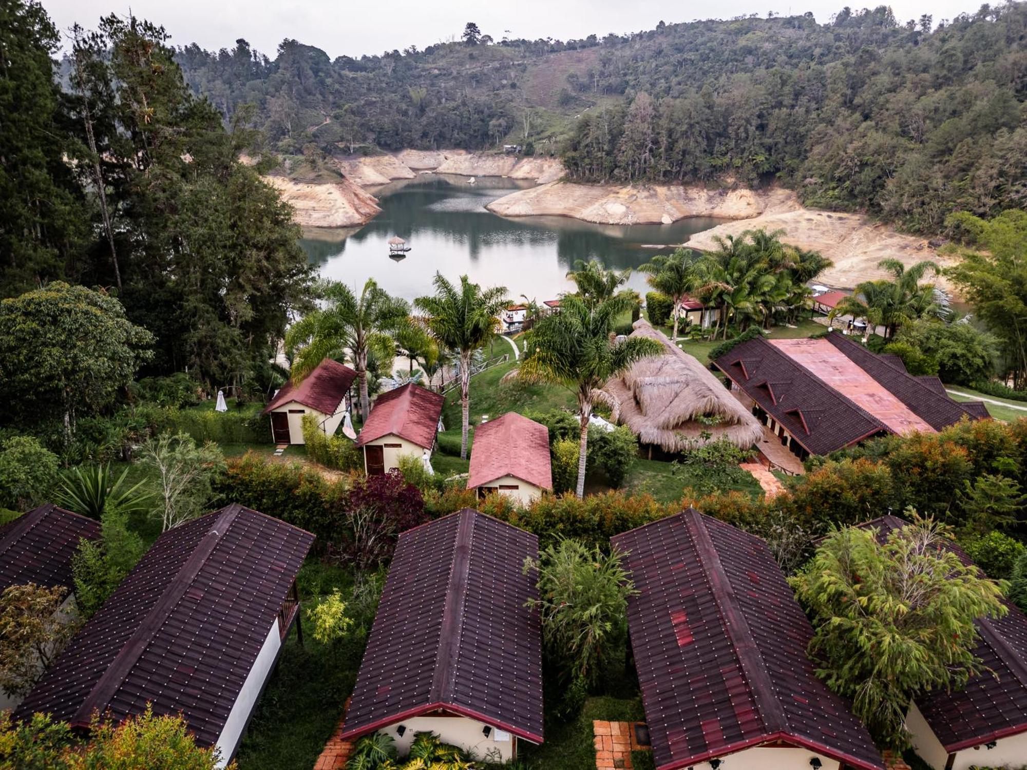 Hotel Pietrasanta Guatapé Екстериор снимка