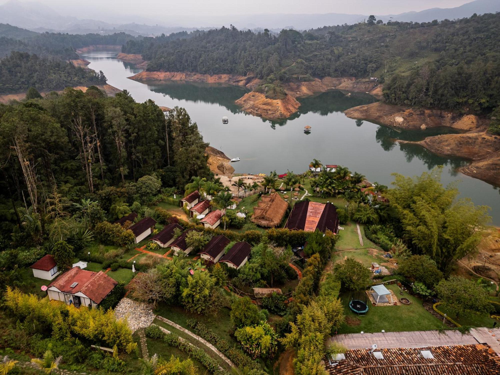 Hotel Pietrasanta Guatapé Екстериор снимка