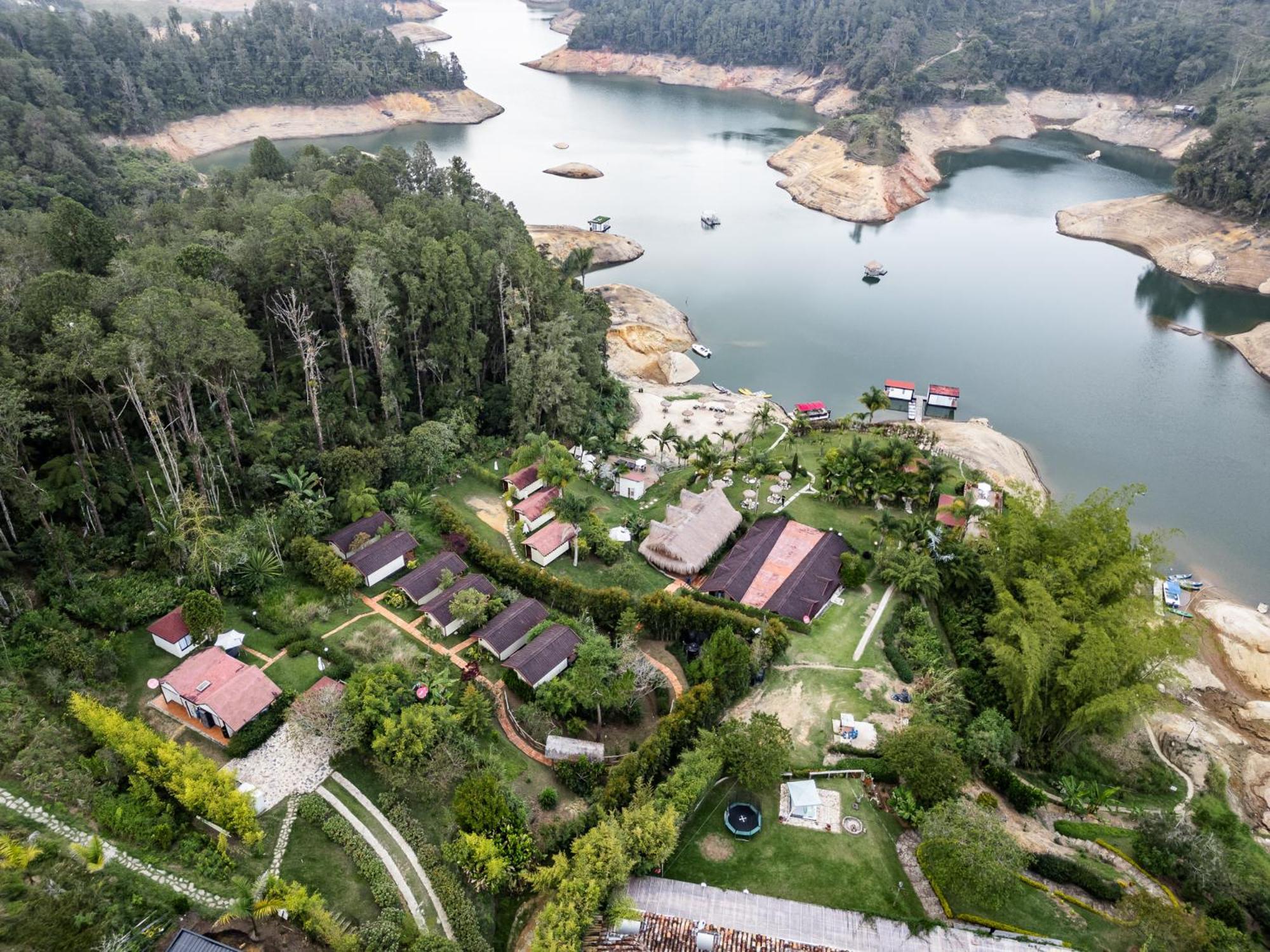 Hotel Pietrasanta Guatapé Екстериор снимка